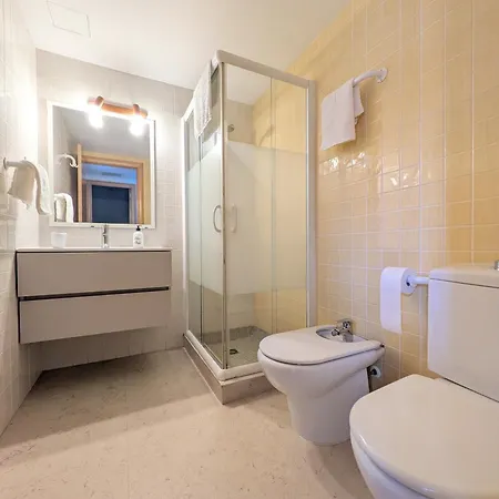 Beachside With Private Parking & Nature Views