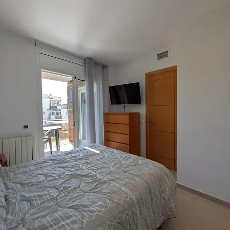 Beachside With Private Parking & Nature Views *