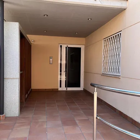 Beachside With Private Parking & Nature Views 아파트 *